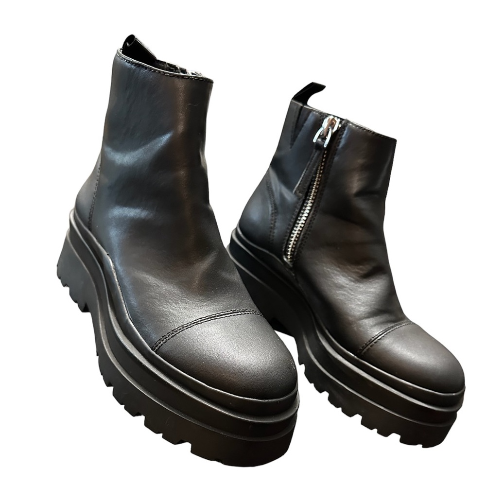 Forever 21 Women's Faux
Leather Lug Booties